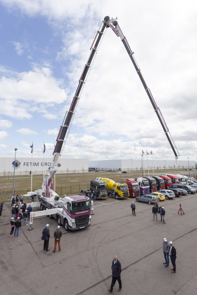 Grootste autolaadkraan van Benelux op Volvo FH 12x4