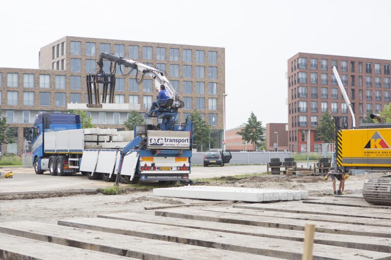 Eerste Volvo FH16 750 met hefbare tandemas