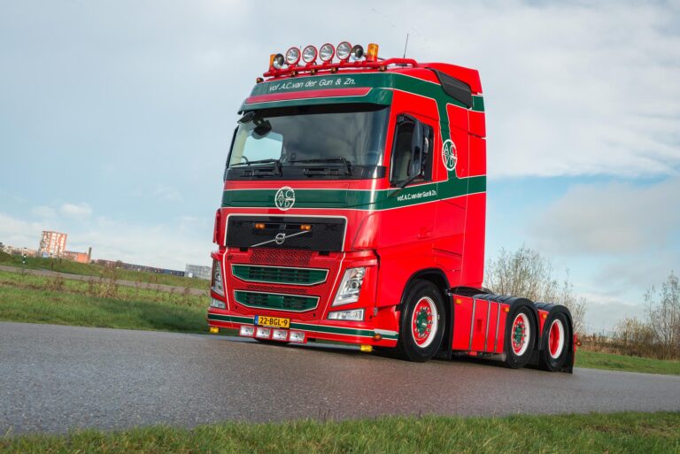 4 generaties Volvo FH bij Van der Gun