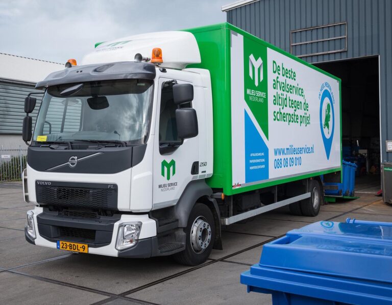 Volvo bakwagens in het oud papier