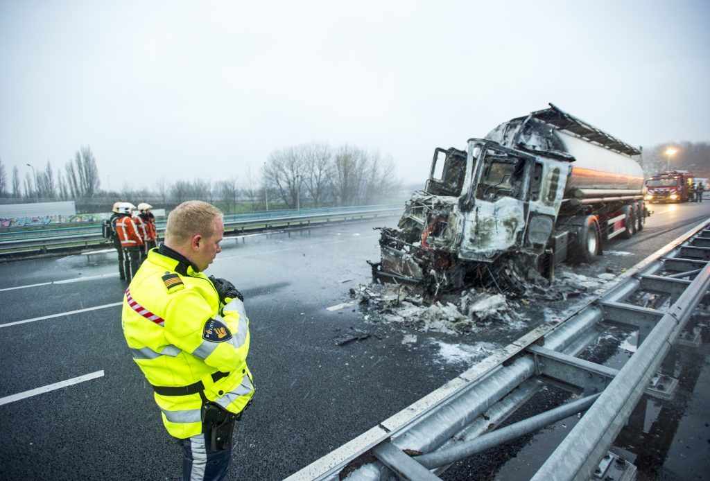 Kop-staart botsingen zijn vaak het gevolg van afleiding achter het stuur.