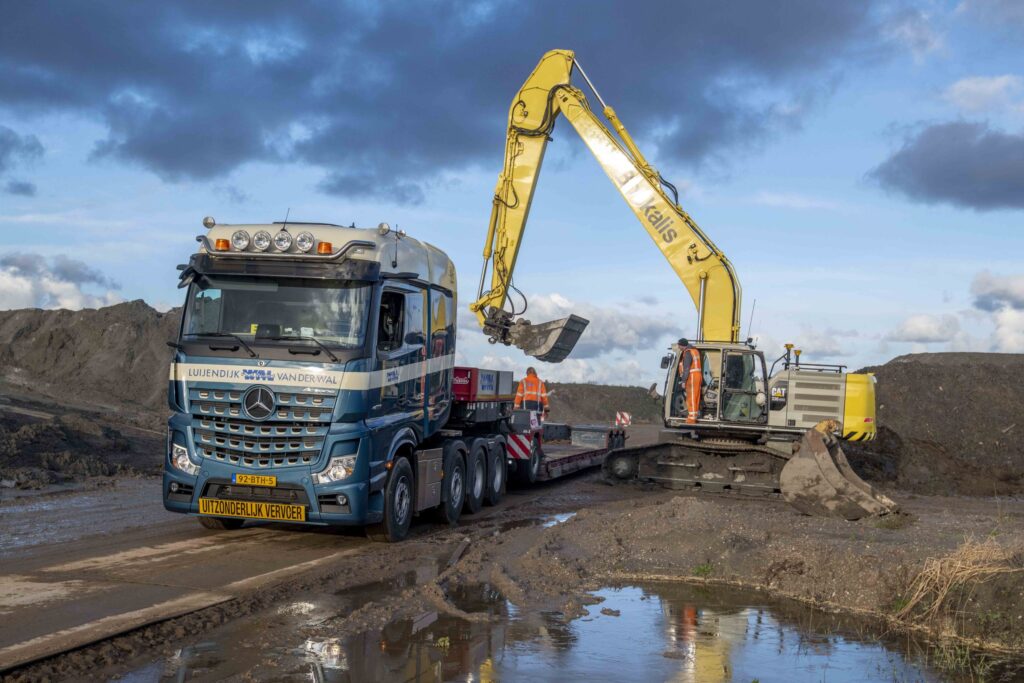 Mercedes-Benz Actros 4163 LS 8x4 SLT